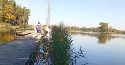 Żeglarze ćwiczyli manewry na Zalewie Janowskim